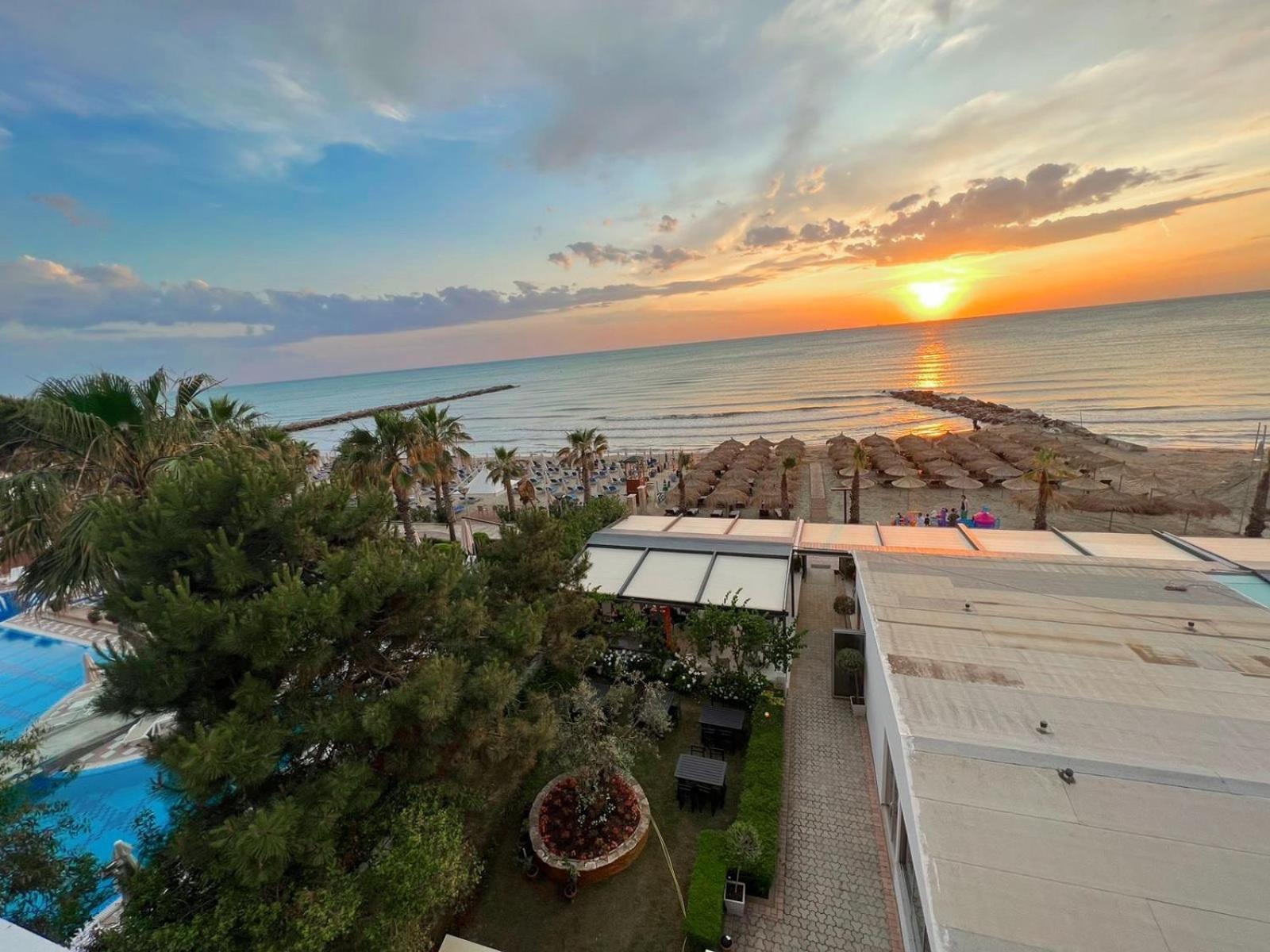 Okej Hotel Голем Екстериор снимка